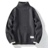 Suéter grueso de cuello alto medio para hombre de otoño e invierno, suéter juvenil de marca moderna cálido de punto para estudiante, camiseta de punto capa base