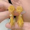 Brincos de Tarraxa com Pedras de Diamante e Rosa em Renda de Fada Estilo Francês com Senso de Design, Brincos de Franja de Asa Luxuosos e Sofisticados Atacado