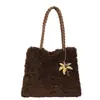 Bolso de mano de felpa para otoño e invierno, un bolso de hombro elegante y versátil para mujer, perfecto para ir al trabajo, nuevo bolso tote 2026 con gran capacidad