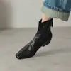 Novas botas curtas de pele de carneiro para outono e inverno, bico quadrado retrô francês, salto grosso, zíper nas costas, botas de moda emagrecedoras para o dia a dia, transfronteiriças