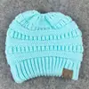 2017 Más vendido Otoño e Invierno Europeo y Americano ebay Amazon Etiquetado CC Gorro de punto de lana liso para la cabeza Gorro para la cabeza con cola de caballo para exteriores