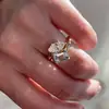 Anillo Fresco y Exquisito con un Diseño Único, Anillo de Diseño Sanador Azul, Accesorio de Moda Clásico Versátil de Gama Alta, Lujo Ligero