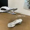 Chinelos com Design de Salto Único, Chinelos Quadrados de Salto Médio para Mulheres Verão 2026, Sandálias de Verão para Mulheres, Adequado para o Dia a Dia