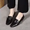 Mocasines Puntiagudos para Mujer 2026 Otoño Slip-on de Corte Bajo Planos Hebilla de Cuero Remache Mocasines Zapatos Pequeños de Cuero Franceses