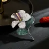 Broche de Flor de Moda Tridimensional Vintage para Mujer, Pin de Solapa de Abrigo de Orquídea Elegante de Gama Alta de Nuevo Estilo