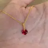 Collar Normcore Francés Mini Corazón de Cereza Rubí Diseño de Nicho Cadena de Clavícula Versátil de Gama Alta para Mujer