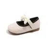 Zapatos de Cuero Estilo Francés para Niños 2026 Otoño Nuevos Estilo Coreano para Niñas Suela Suave Zapatos de Princesa Zapatos de una Sola Pieza de Boca Baja para Bebés Comercio Exterior
