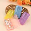 Set de Cortauñas en Caja de Colores, Set de 4 Piezas de Herramientas de Manicura, Cortauñas, Tijeras Pequeñas, Limpiaorejas, Estuche
