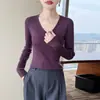 Camiseta base de punto fino para mujer, nuevo modelo otoño e invierno 2026, cuello en V, manga larga, corte ajustado, acanalada, top versátil