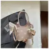Bolsa de mano, bolso de hombro, bolsa tote, bolsa de trabajo, bolsa tipo cubo versátil, nuevo diseño de lunares de nicho estilo coreano, Primavera/Verano 2026