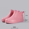 Novas botas de chuva femininas curtas Botas vermelhas líquidas quatro estações usam botas de chuva de pvc impermeáveis antiderrapantes resistentes ao desgaste correndo fora do trabalho