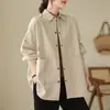 Foto real de camisa casual versátil, talla grande, corte holgado, adelgazante, abrigo de longitud media, camisa de trabajo vintage de manga larga para mujer