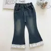 Jeans para Niña Primavera/Otoño 2026 Pantalones Acampanados con Encaje y Perlas Niña Pequeña Elegantes Versátiles Pantalones Largos Venta al por Mayor Transfronteriza