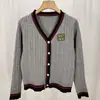 Nuevo Estilo Cárdigan de Punto Bordado Trenzado de Manga Larga Chanel Falda Plisada de Cintura Alta Traje de Cintura Ceñida Estilo Universitario Moderno