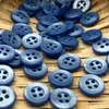 Botón para Camisa Imitación Azul Regenerado Hecho a Mano Lado Ancho Resina Botón DIY Infantil Redondo Perlado Hebilla de Cuatro Ojos