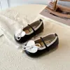 Zapatos de Cuero con Banda Elástica para Niñas Estilo Nuevo Primavera y Otoño 2026 Zapatos de Princesa para Bebés Bailarinas Planas con Lazo en Forma de Corazón para Niños