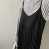 Em estoque, vestido de suspensório plissado de comprimento médio até o joelho básico de outono estilo ins coreano para mulheres 17684