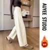 Calça cinza, cropped, de corte largo e solta - o novo estilo de 2026, um conjunto moderno de inspiração coreana, com caimento relaxado, perfeito para o outono