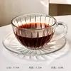 Taza de Café Latte de Vidrio Rayado Minimalista Estilo Europeo, Set Trendy de Taza y Platillo para Postre y Té de la Tarde de Lujo Ligero para Restaurante