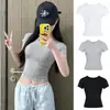 Nova Camiseta de Manga Curta de Verão 2026 para Mulheres, Gola Redonda Pequena, Canelada, Ombro Normal, Design Único, Corte Justo, Top Leve