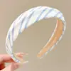 Nueva diadema de ala ancha 2026 para mujer, diseñada para levantar la línea del cabello y mantener el cabello en su lugar mientras te lavas la cara, con un estilo retro adecuado para otoño e invierno, y ofreciendo un aspecto sofisticado
