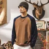 Camiseta de manga larga retro americana de alta resistencia para hombre, nuevo modelo de primavera, con bloques de color, cálida y agradable para la piel, con capa interior de terciopelo alemán