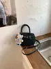 Bolsas Femininas Transfronteiriças 2026 Novo Estilo Bolsa Quadrada Pequena de Ombro Cruzado Bolsa Boston Travesseiro Versão Coreana Tendência com um Toque Elegante e de Alta Qualidade