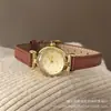 Relógio Pequeno Redondo Vintage Popular da Ieke, Relógio Feminino de Alto Valor, Amigo do Estudante, Compacto e Requintado, Elegante Relógio Vintage Feminino