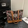 Bolso de Mujer 2026 Primavera Nuevo Bolso de Compras Hombro Único Gran Capacidad Estampado de Cerezas de Moda Simple Bolso Tote de Mano