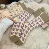 Meias térmicas grossas para outono e inverno, projetadas para reter o calor, com textura de felpa em laço, meias femininas de cano médio, casuais e versáteis, com design color-block