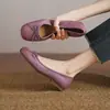 Sapatos Femininos de Couro Bovino Retro Confortáveis Versáteis de Bico Redondo com Laço Doce e Esculpido Camada Única para a Primavera de 2025