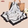 Bufanda de verano elegante, estilo nuevo, combinable con todo, de algodón y lino, con estampado de doble C, cuadrada, 90% algodón y lino.