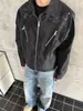 Jaqueta de couro desconstruída vintage de nicho, casaco curto de corte ajustado com bordado, coleção de primavera de 2026, caimento solto estilo americano, streetwear moderno para homens