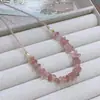 Colar de Pedras Naturais Coloridas de Cristal de Alta Venda Transfronteiriça, Corrente para Clavícula de Cristal Morango, Colar de Pedras Irregulares Atacado