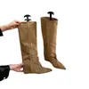 Nova coleção Outono/Inverno 2026 da Bianlade: sem estilo retrô, botas de corte justo, camurça, bico fino, estilosas, botas longas, estilo americano