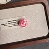 Materiais acessórios: Mini botões de rosa de fita de 2cm para acessórios de cabelo artesanais DIY, presilhas de cabelo, acessórios para roupas de animais de estimação e bonecas