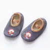 Calcetines de piso para bebé al por mayor calcetines para zapatos de niño y niña calcetines con forro polar otoño e invierno zapatos para interior de educación temprana frescos antideslizantes