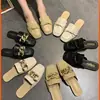 Chinelos Femininos de Verão para Exterior, Meio Cobertos, Novo Estilo de Verão 2025, Mules Femininos de Bico Quadrado Baixo, Sapatos Slip-On da Moda