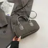 2026 Nova Bolsa Almofada Boston Retrô para Mulheres Bolsa de Ombro Único Transversal de Veludo de Alta Qualidade Pingente Fofo de Cachorro Dachshund