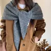 Bufanda Estilo Vintage con Estampado de Leopardo para Mujer, Nuevo Modelo 2026, Chal Cálido Versátil de Gama Alta, Doble Uso para Viaje