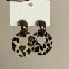 Pendientes de Leopardo Retro de Lujo Ligero con Lunares y Corte Geométrico Pendientes Elegantes de Gama Alta de Nicho Europeo y Americano Pendientes Sencillos para Mujer
