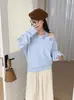 Conjunto de Dos Piezas para Mujer: Suéter de Punto con Flores Tridimensionales, Cuello Halter y Top de Punto de Hombro Descubierto en Capas, Nuevo Estilo Otoño/Invierno 2026