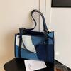 Bolsa de grande capacidade para comércio exterior feminina, nova primavera e verão 2025, bolsa de ombro com costura em cores contrastantes, bolsa tote para viagem