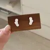 Nuevos Pendientes de Flor Dorado Arena y Plateado para Mujer, Agujas de Plata, Sencillos, Compactos, Amigables con las Orejas, Elegantes y Suaves, Pendientes Versátiles para el Día a Día