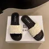 Pantuflas de Perlas de Celebridad de Internet para Verano de Mujer Moda 2025 Nuevos Planos Antideslizantes con Falda Sandalias de Playa