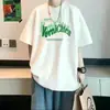 2026 Nova Camiseta Quente de Seda de Gelo Masculina e Feminina Estilo Hong Kong Estampa de Letras de Anime Top Solto Versátil de Manga Curta