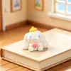 Perro Lindo de Dibujos Animados con Orejas Grandes Perro Canela Figuras Lindas de Resina Accesorios DIY Decoración de Escritorio de Coche Pequeños Adornos