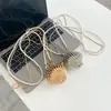Bolsa para Batom com Corrente de Pérolas para Mulheres 2025 Nova Bolsa com Concha de Metal Mini Bolsa Transversal Combinando com Roupas