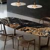 Mesa de Jantar de Pedra de Luxo, Bancada de Ilha Personalizada de Mármore Natural Seda Dourada, Parede de Fundo, Piso de Pedra