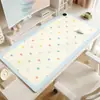 Alfombrilla de ratón calefactable de color crema, calentador de escritorio extragrande, diseño elegante para chicas, adecuada para escritorios de computadora de oficina, proporciona calor para las manos en invierno